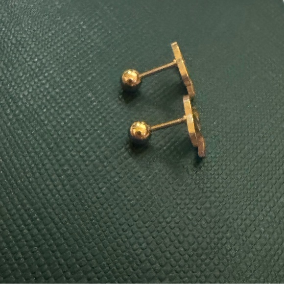 CC tiny gold studs - Picture 5 of 5